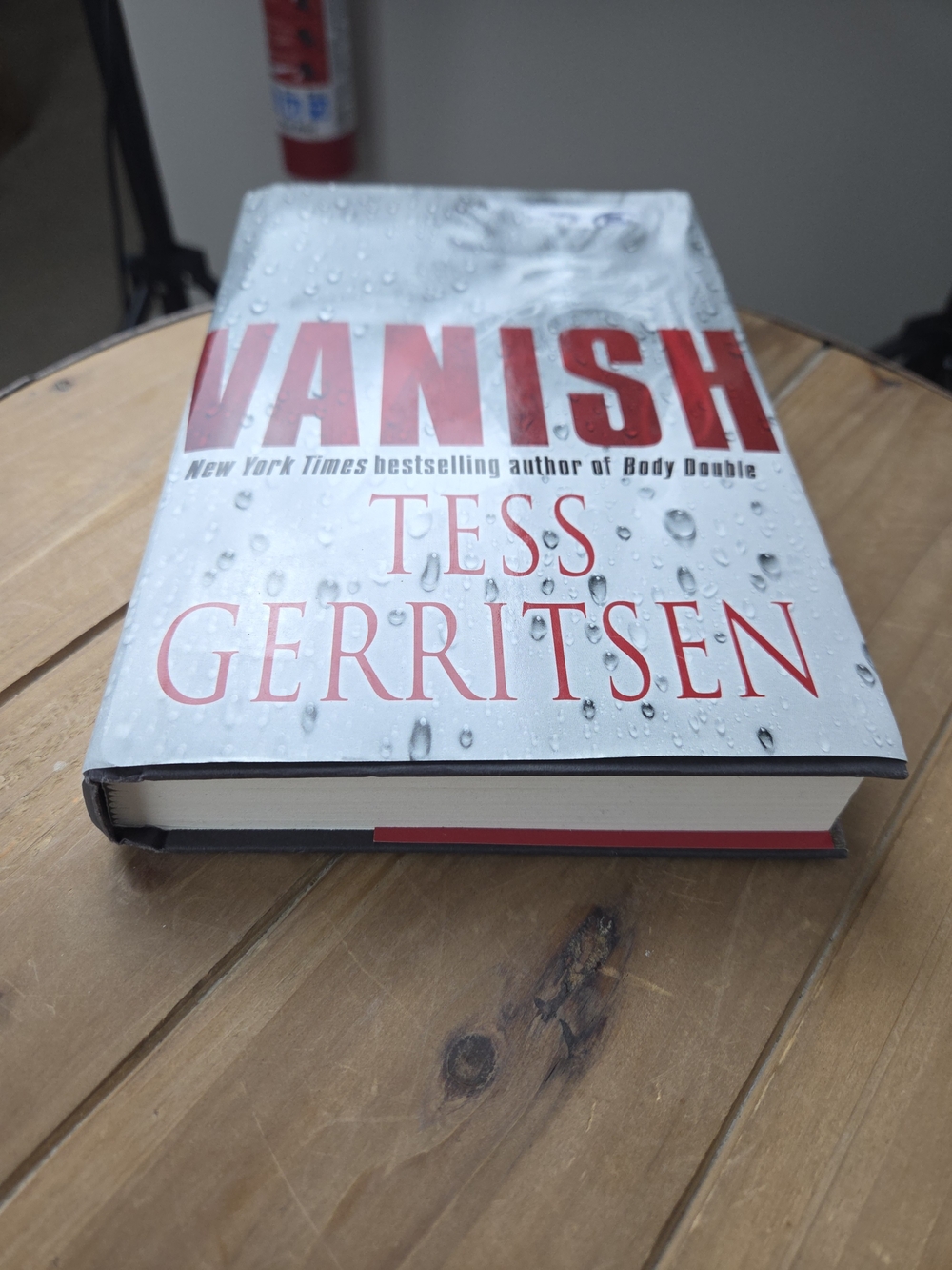VANISH by Tess Gerritsen - White & Red Hardcover Book
